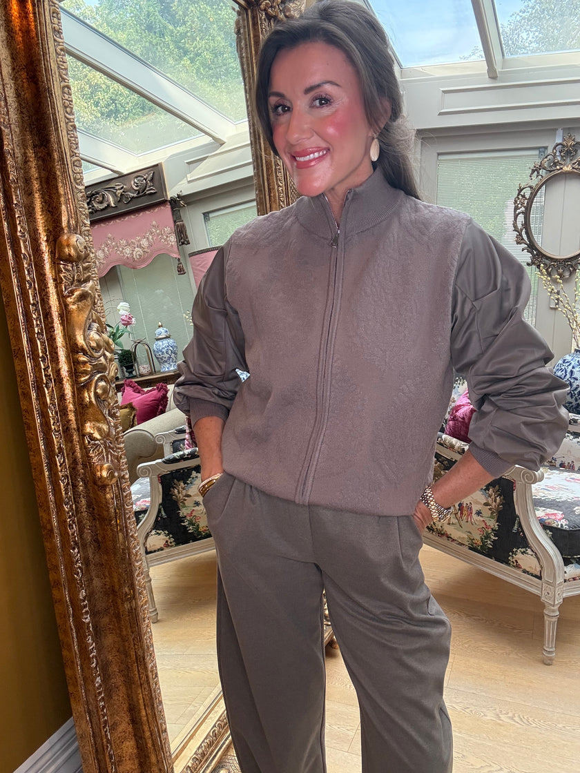 Cleo Barrel Trousers in Mocha