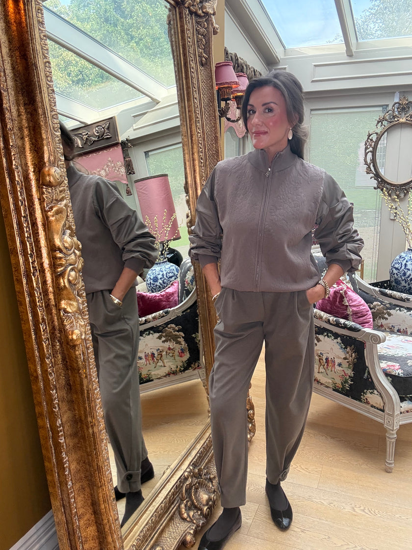 Cleo Barrel Trousers in Mocha